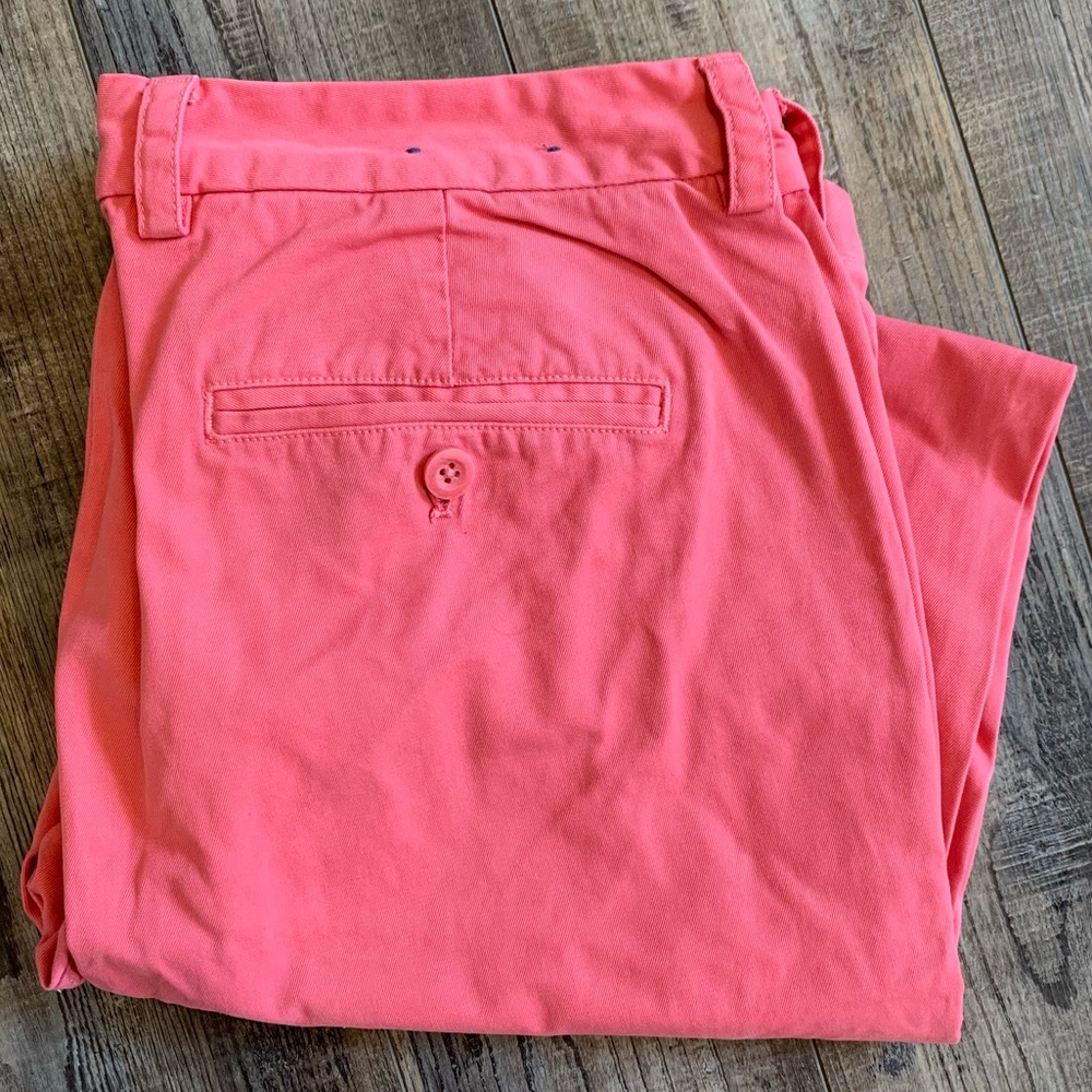 Vineyard Vines slim fit Breaker pant. Length: 30